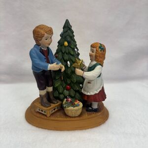 Keeping the Christmas Tradition 1982 Second Edition Christmas Memories Porcelain